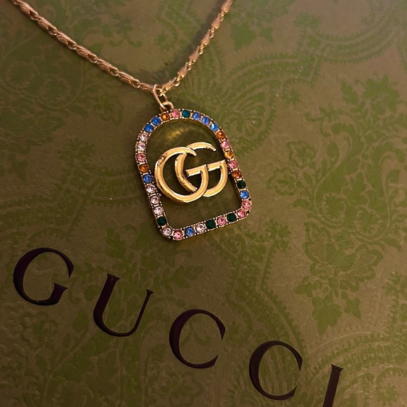 𝐆𝐔𝐂𝐂𝐈 𝐏𝐄𝐍𝐃𝐀𝐍𝐓 𝐇𝐀𝐍𝐃𝐌𝐀𝐃𝐄 𝐈𝐍𝐓𝐎 𝐍𝐄𝐂𝐊𝐋𝐀𝐂𝐄 - Picture 4 of 6